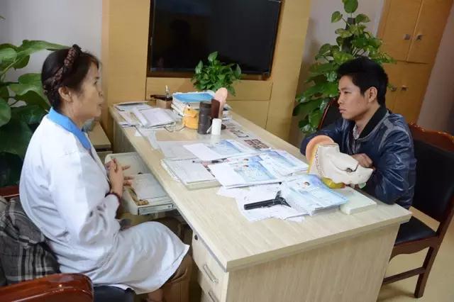 韦云凯来成都仁品就诊